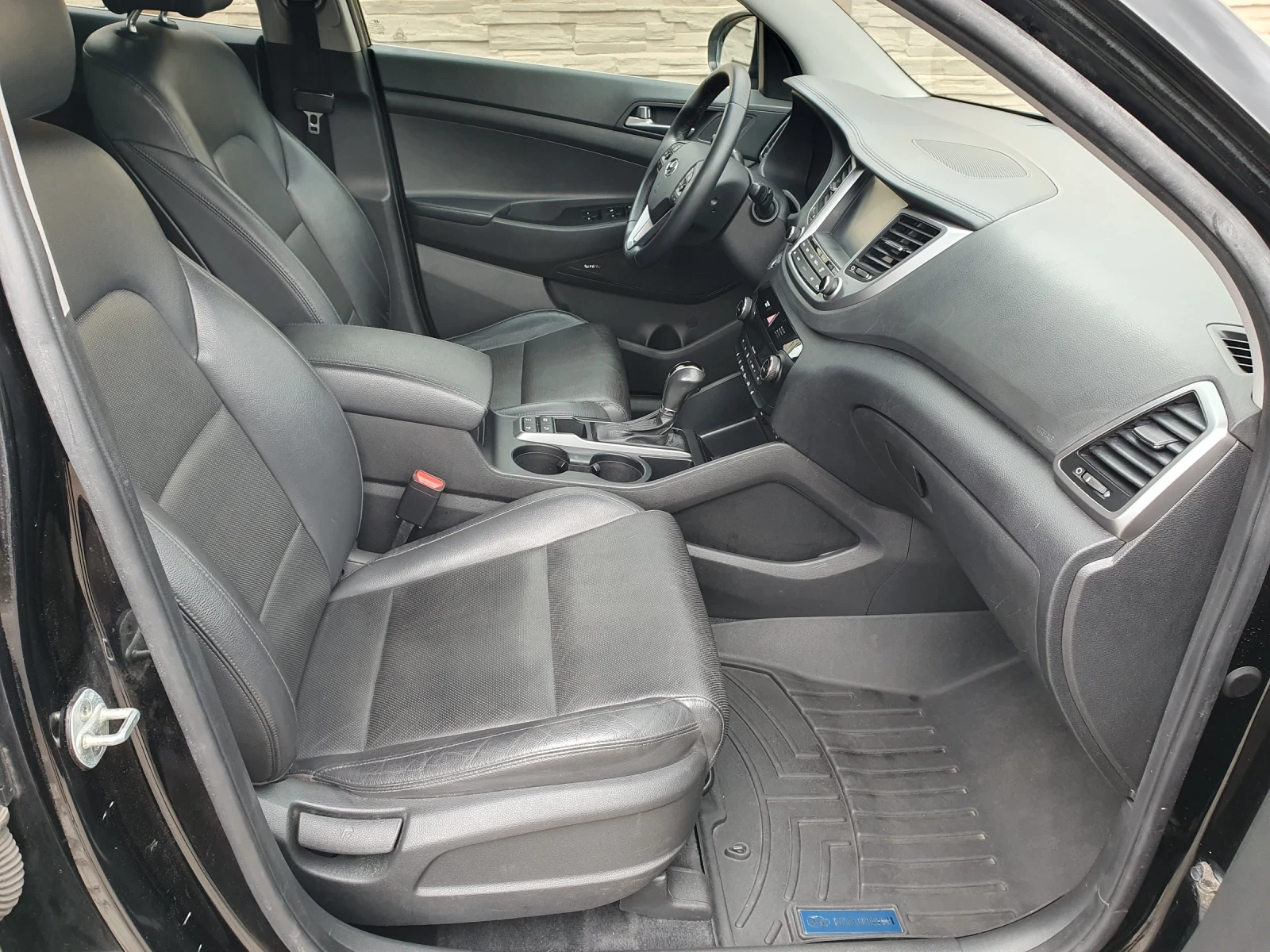 Hyundai Tucson 2.0i 4x4 - изображение 9