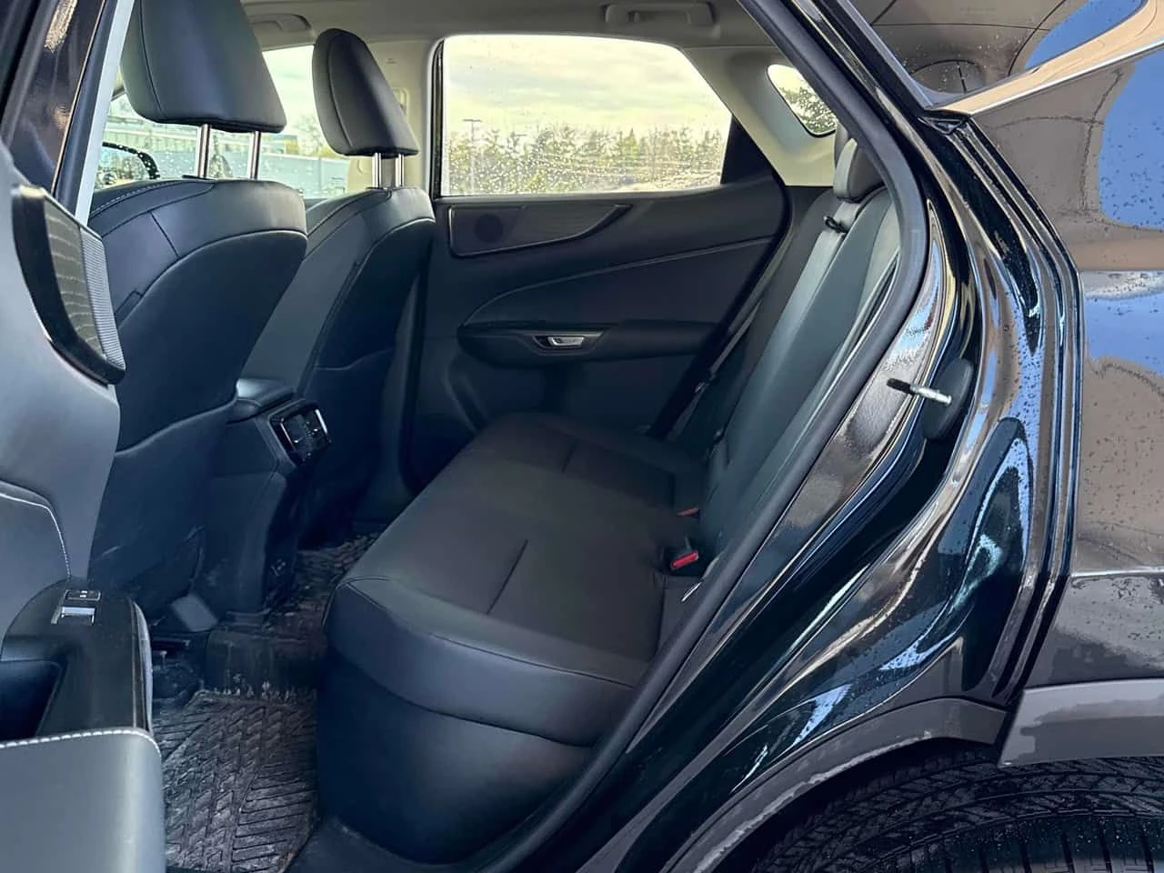 Lexus NX 350h  CARFAX, снимка 13 - Автомобили и джипове - 54341219