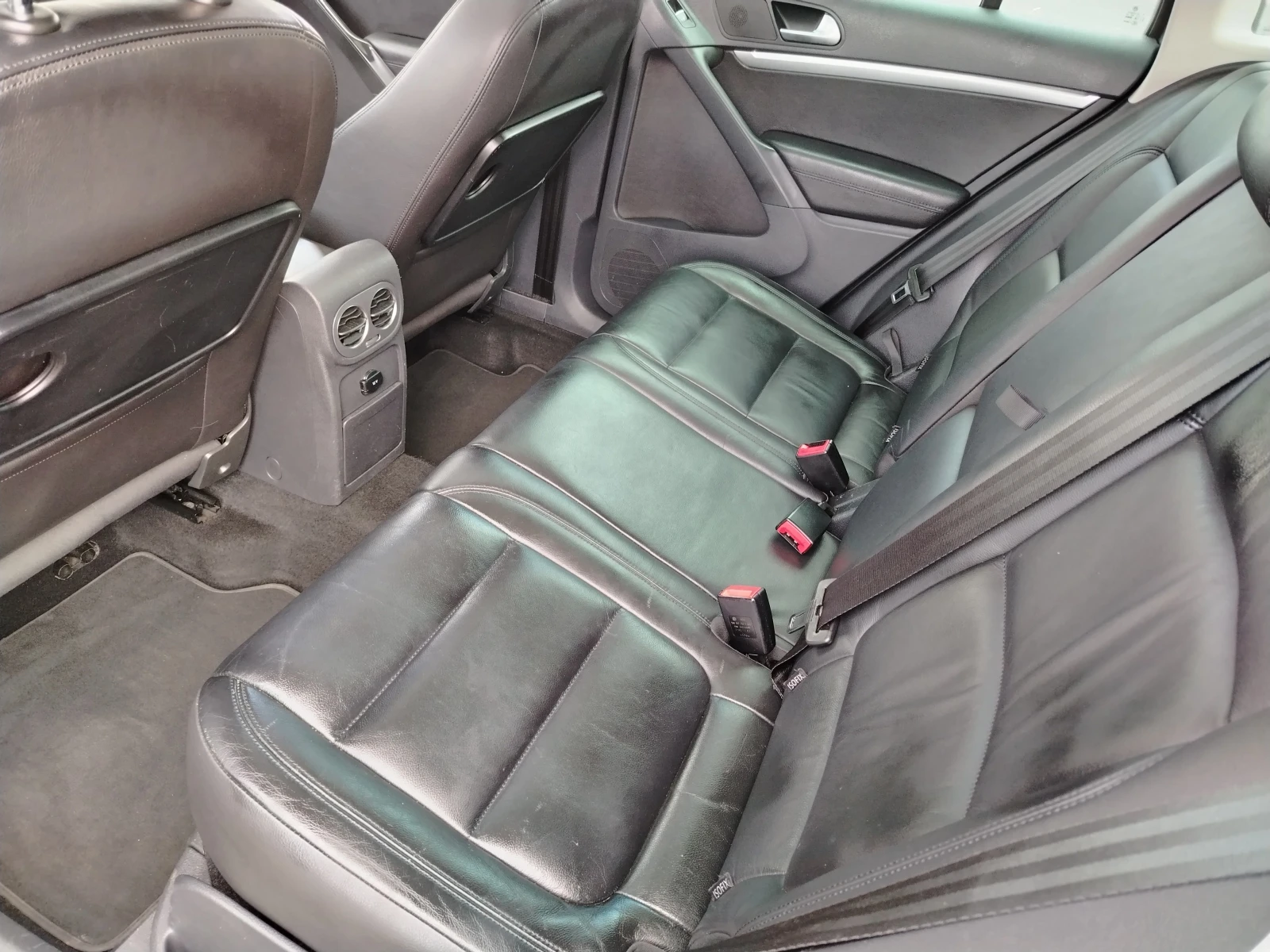 VW Tiguan 2.0-140 КС АВТОМАТИК, НАВИ, КОЖА, 4х4 PANORAMA, снимка 13 - Автомобили и джипове - 54646887