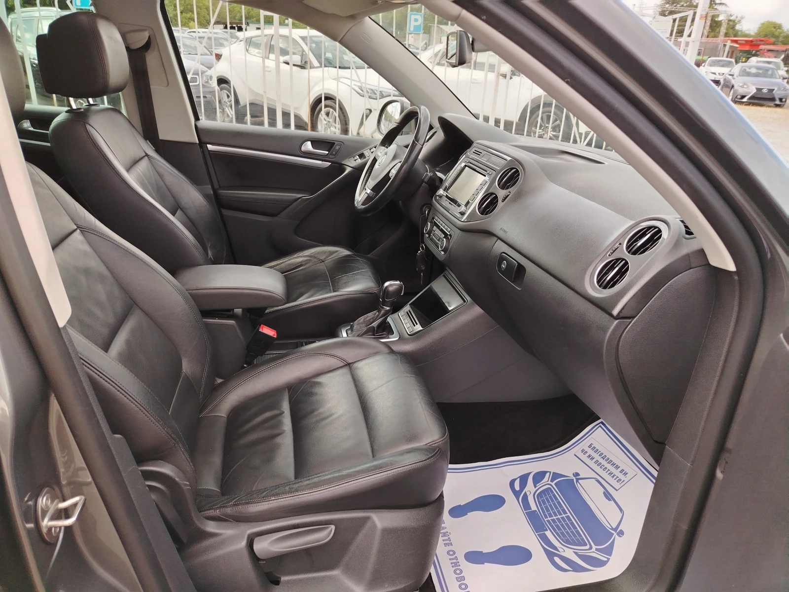 VW Tiguan 2.0-140 КС АВТОМАТИК, НАВИ, КОЖА, 4х4 PANORAMA, снимка 14 - Автомобили и джипове - 54646887