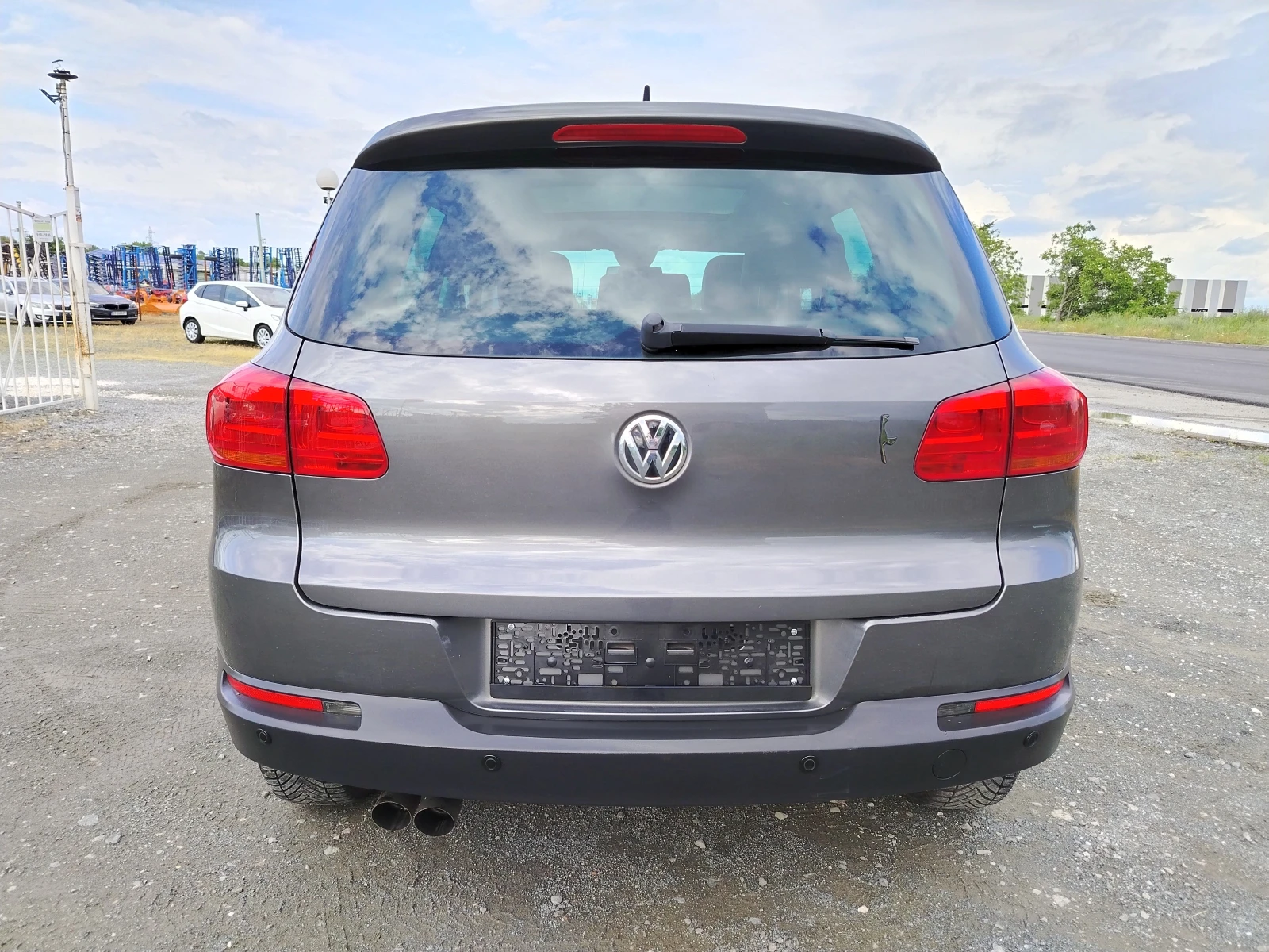VW Tiguan 2.0-140 КС АВТОМАТИК, НАВИ, КОЖА, 4х4 PANORAMA, снимка 6 - Автомобили и джипове - 54646887