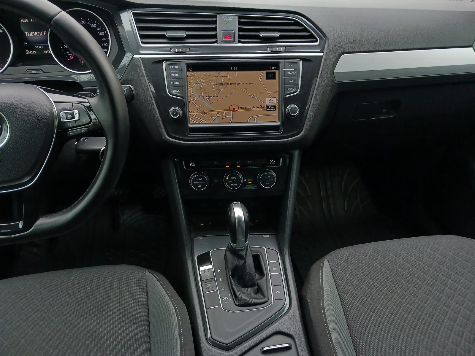 VW Tiguan 2.0 TDI, снимка 10 - Автомобили и джипове - 56730314