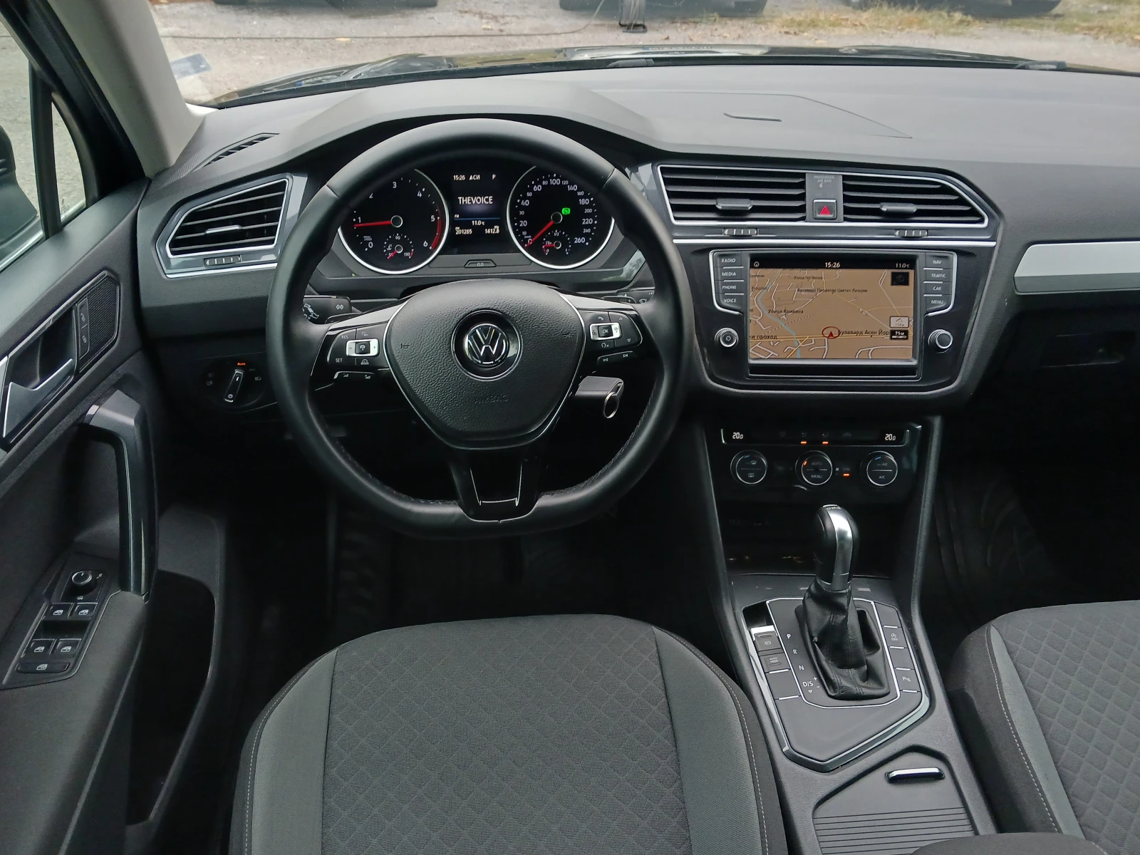VW Tiguan 2.0 TDI, снимка 9 - Автомобили и джипове - 56730314