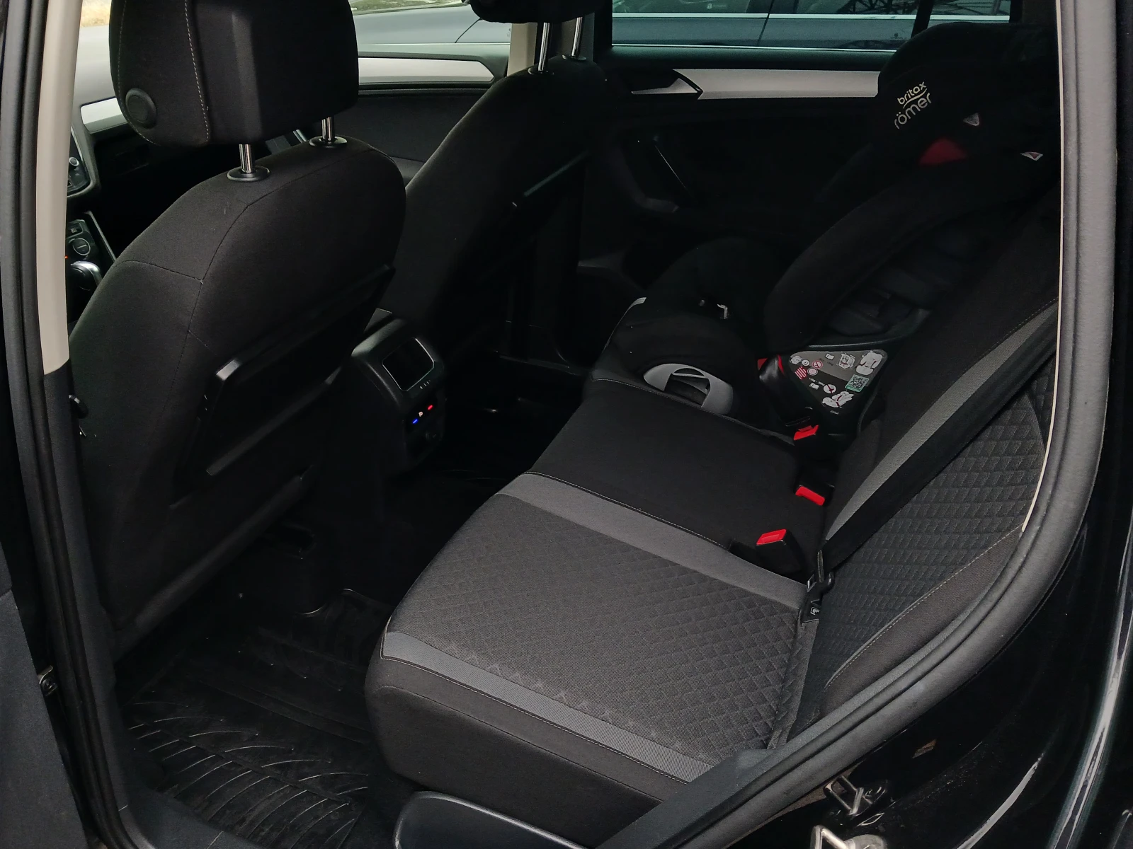 VW Tiguan 2.0 TDI, снимка 12 - Автомобили и джипове - 56730314