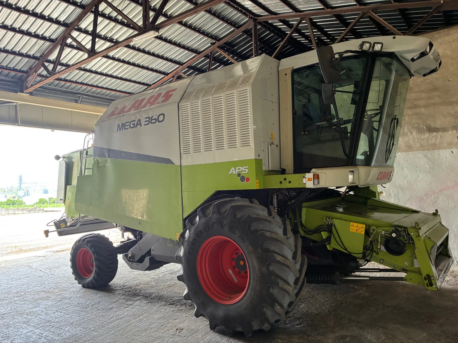 Комбайн Claas Mega-360