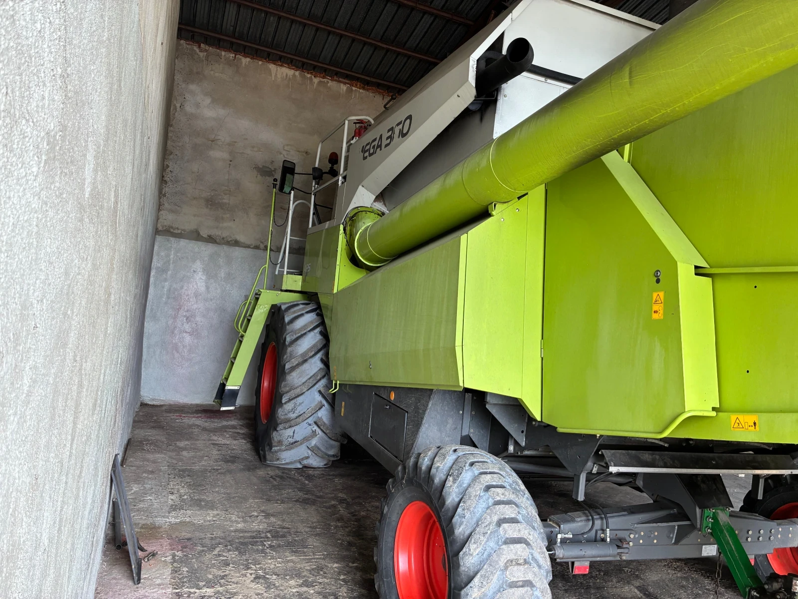 Комбайн Claas Mega-360, снимка 3 - Селскостопанска техника - 54580788