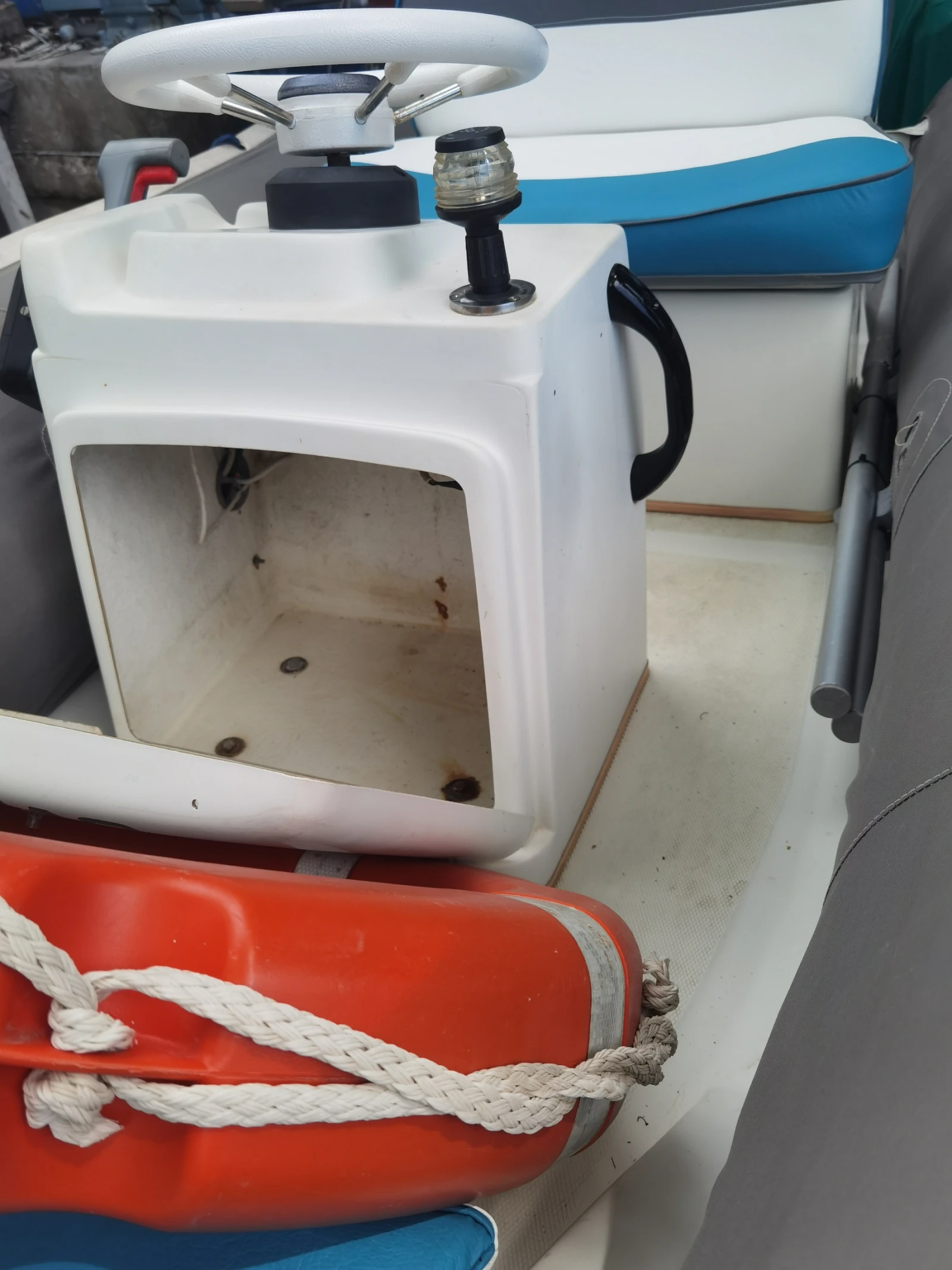 Надуваема лодка Lomac 350LX, снимка 9 - Воден транспорт - 54887737