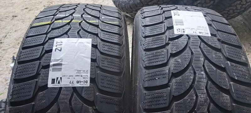 Гуми Зимни 235/40R19, снимка 3 - Гуми и джанти - 33849636