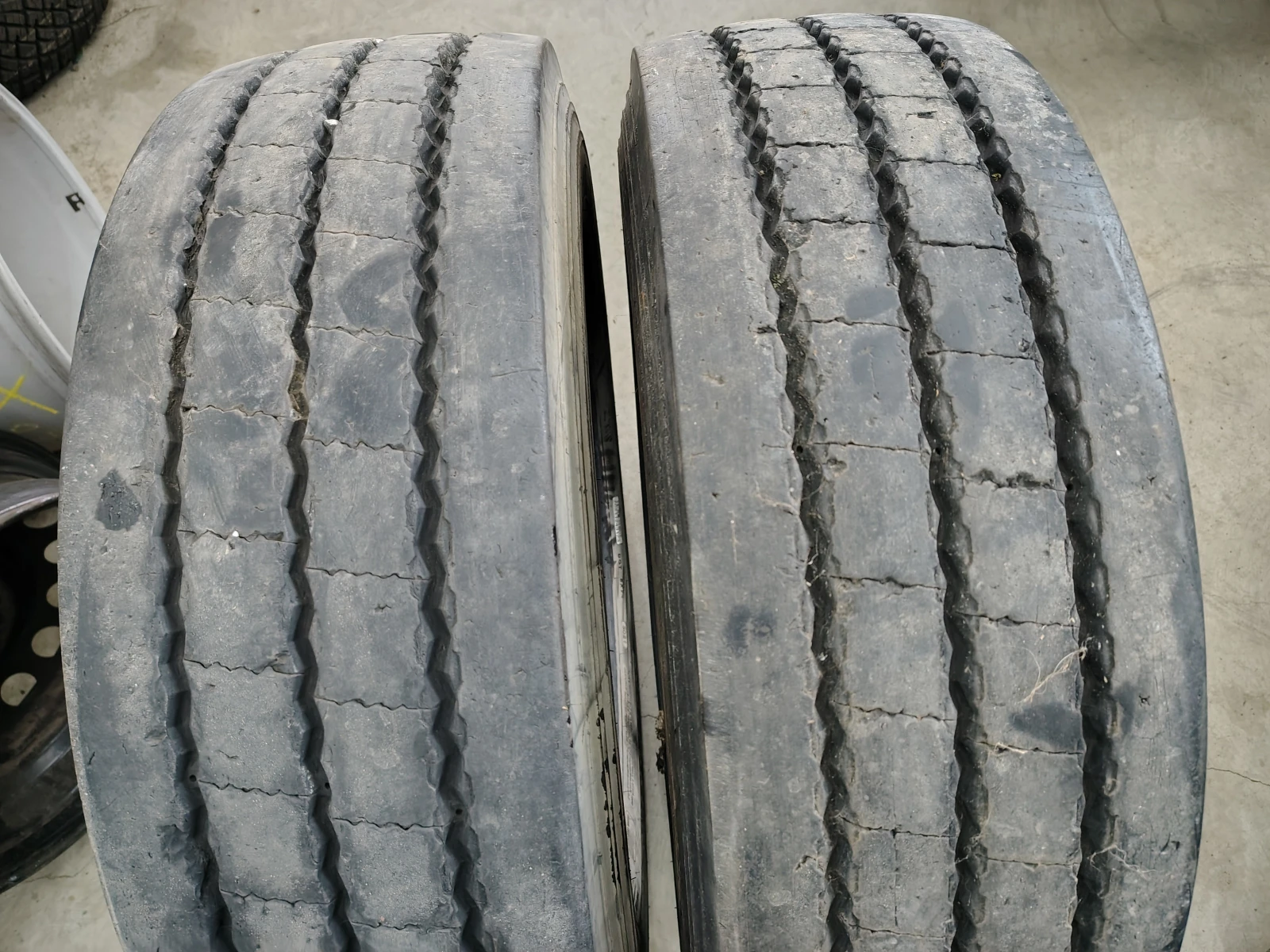 Гуми Всесезонни 235/75R17.5