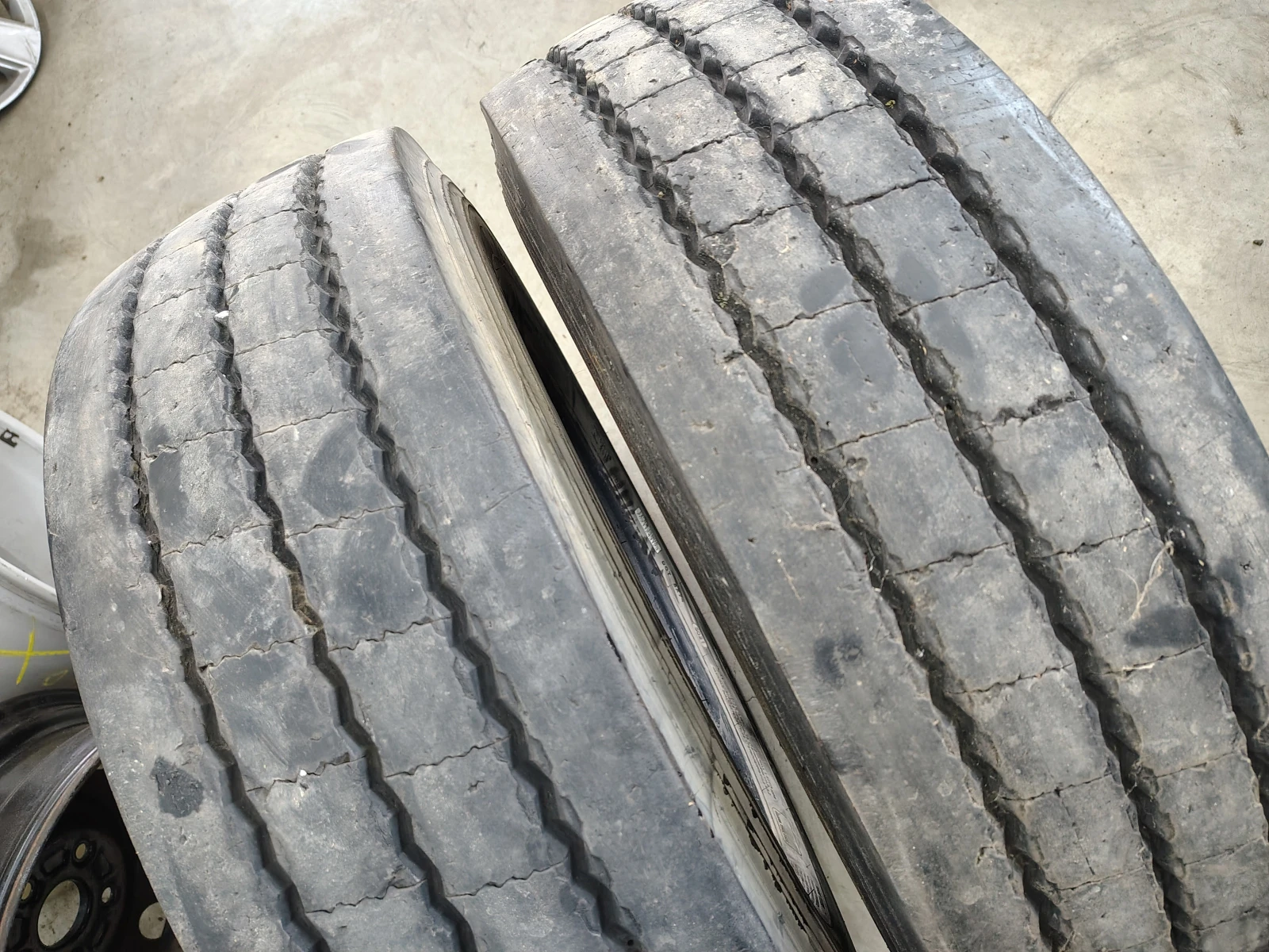 Гуми Всесезонни 235/75R17.5, снимка 2 - Гуми и джанти - 55843754