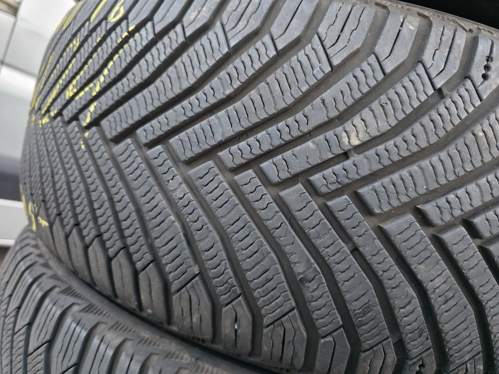 Гуми Зимни 215/60R16, снимка 5 - Гуми и джанти - 56663209