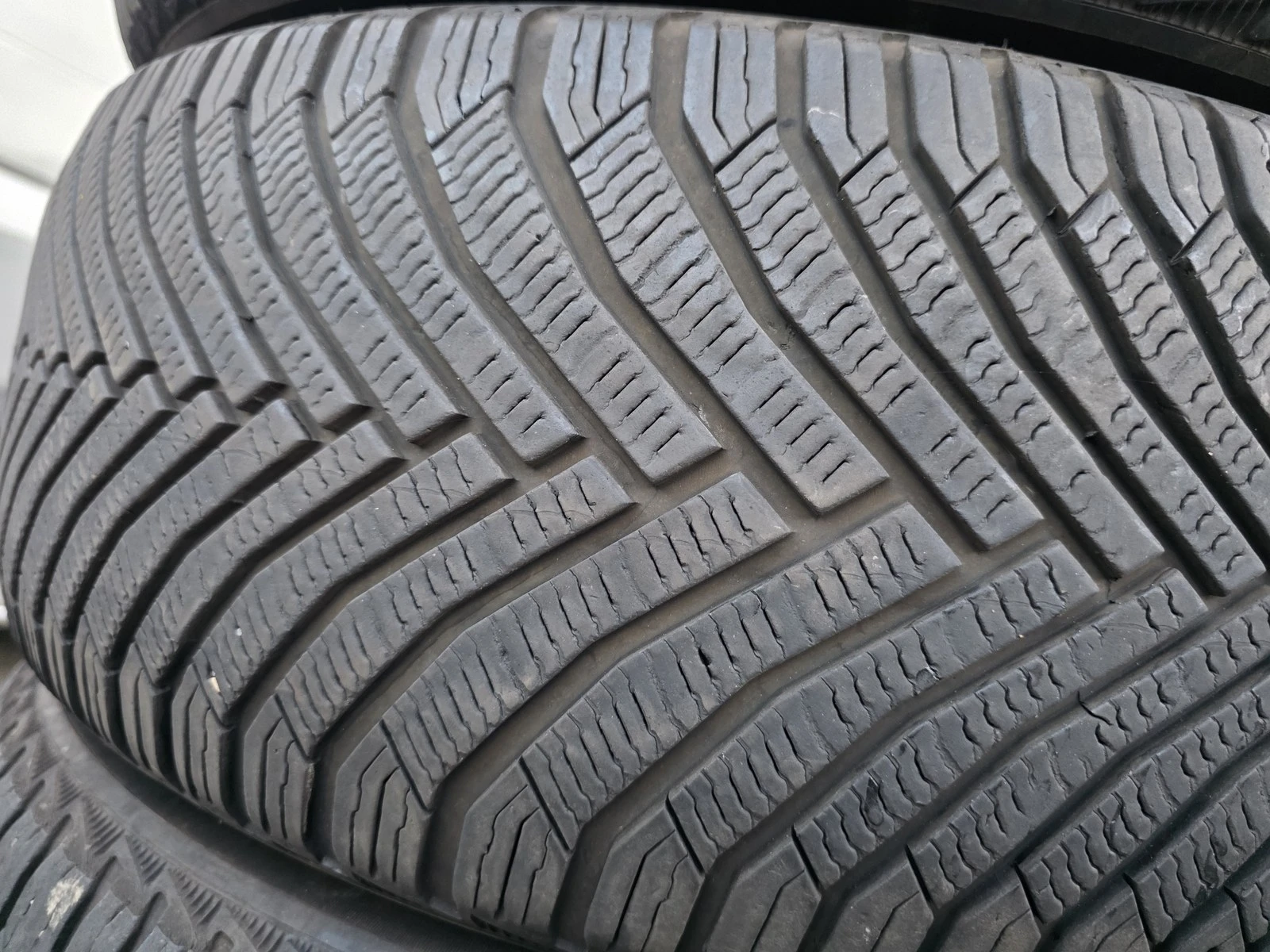 Гуми Зимни 215/60R16