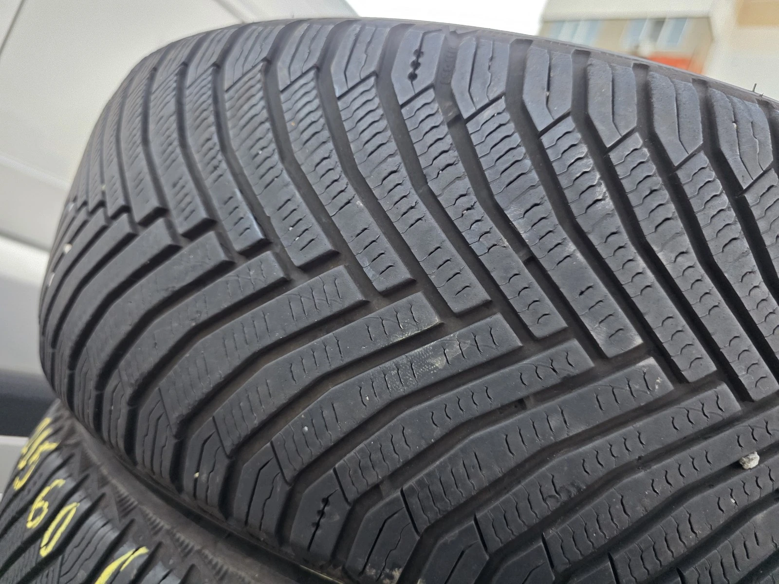 Гуми Зимни 215/60R16, снимка 4 - Гуми и джанти - 56663209
