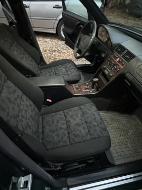 Mercedes-Benz C 180 Газ-Бензин, снимка 13