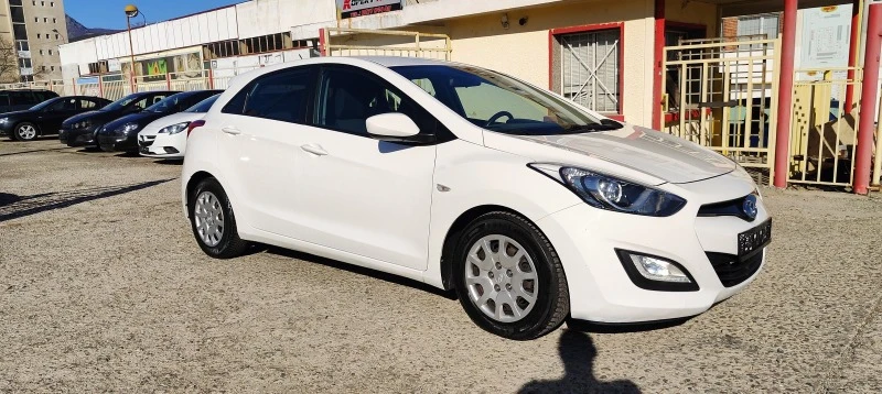 Hyundai I30 CRDI-15г, снимка 9 - Автомобили и джипове - 44447417