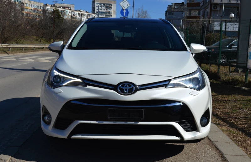 Toyota Avensis 2.0i PANORAMA FULL ШВЕЙЦАРИЯ, снимка 2 - Автомобили и джипове - 49431725