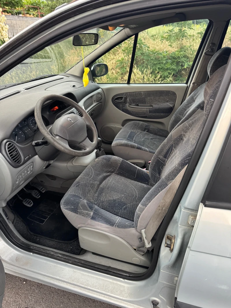 Renault Scenic, снимка 6 - Автомобили и джипове - 50674191