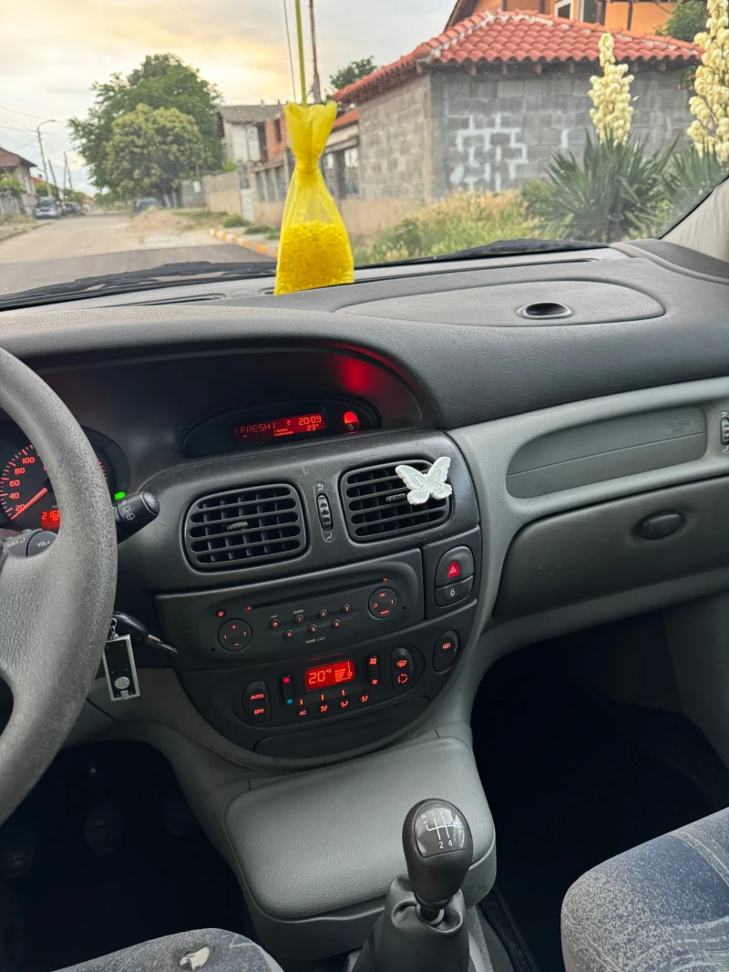 Renault Scenic, снимка 9 - Автомобили и джипове - 50674191