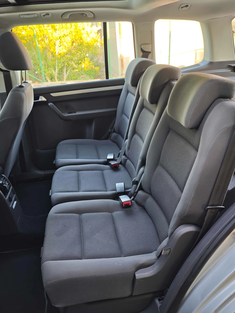 VW Touran 1.6 TDI, снимка 17 - Автомобили и джипове - 51889134