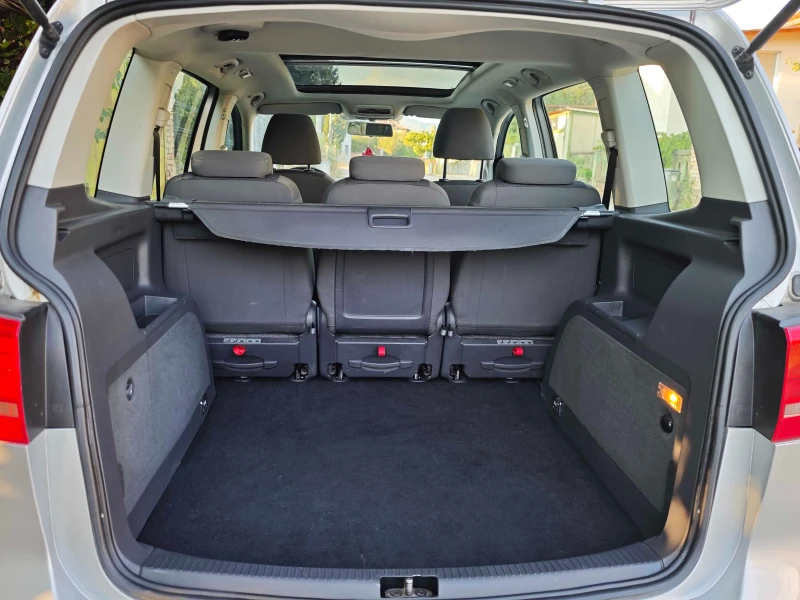 VW Touran 1.6 TDI, снимка 8 - Автомобили и джипове - 51889134