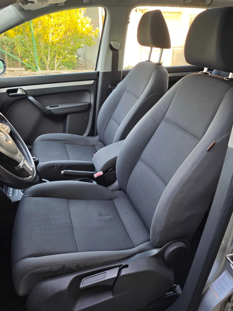 VW Touran 1.6 TDI, снимка 14 - Автомобили и джипове - 51889134
