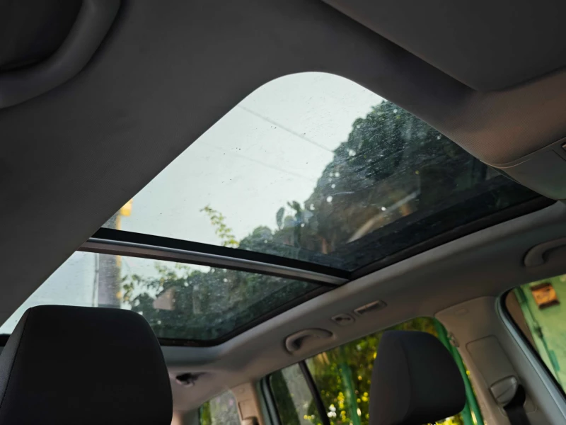 VW Touran 1.6 TDI, снимка 13 - Автомобили и джипове - 51889134