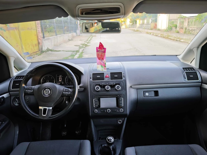 VW Touran 1.6 TDI, снимка 9 - Автомобили и джипове - 51889134