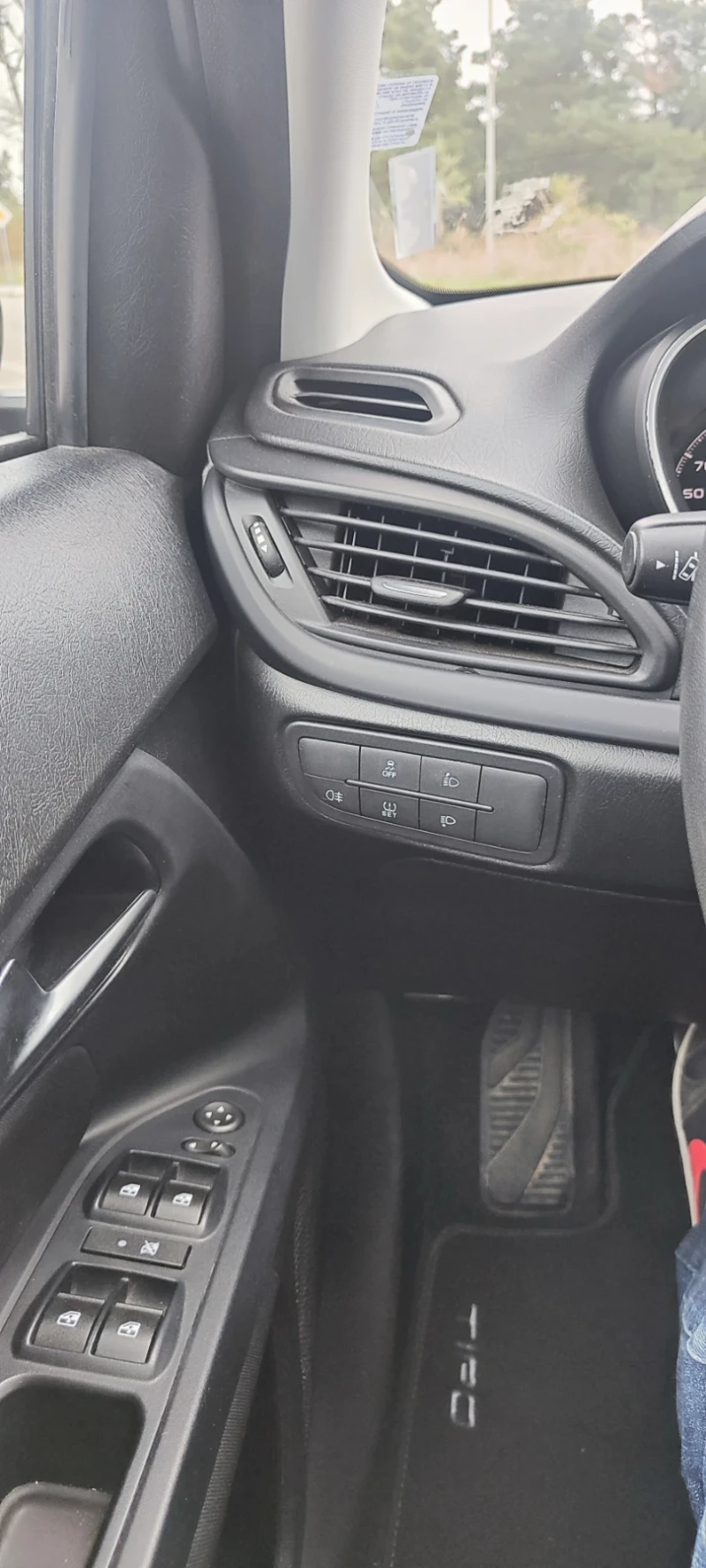 Fiat Tipo CROSS Turbo, снимка 4 - Автомобили и джипове - 53064378