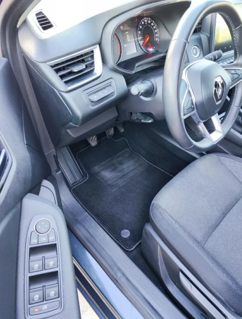 Renault Clio 1, 0 Тсе, снимка 8 - Автомобили и джипове - 52516075