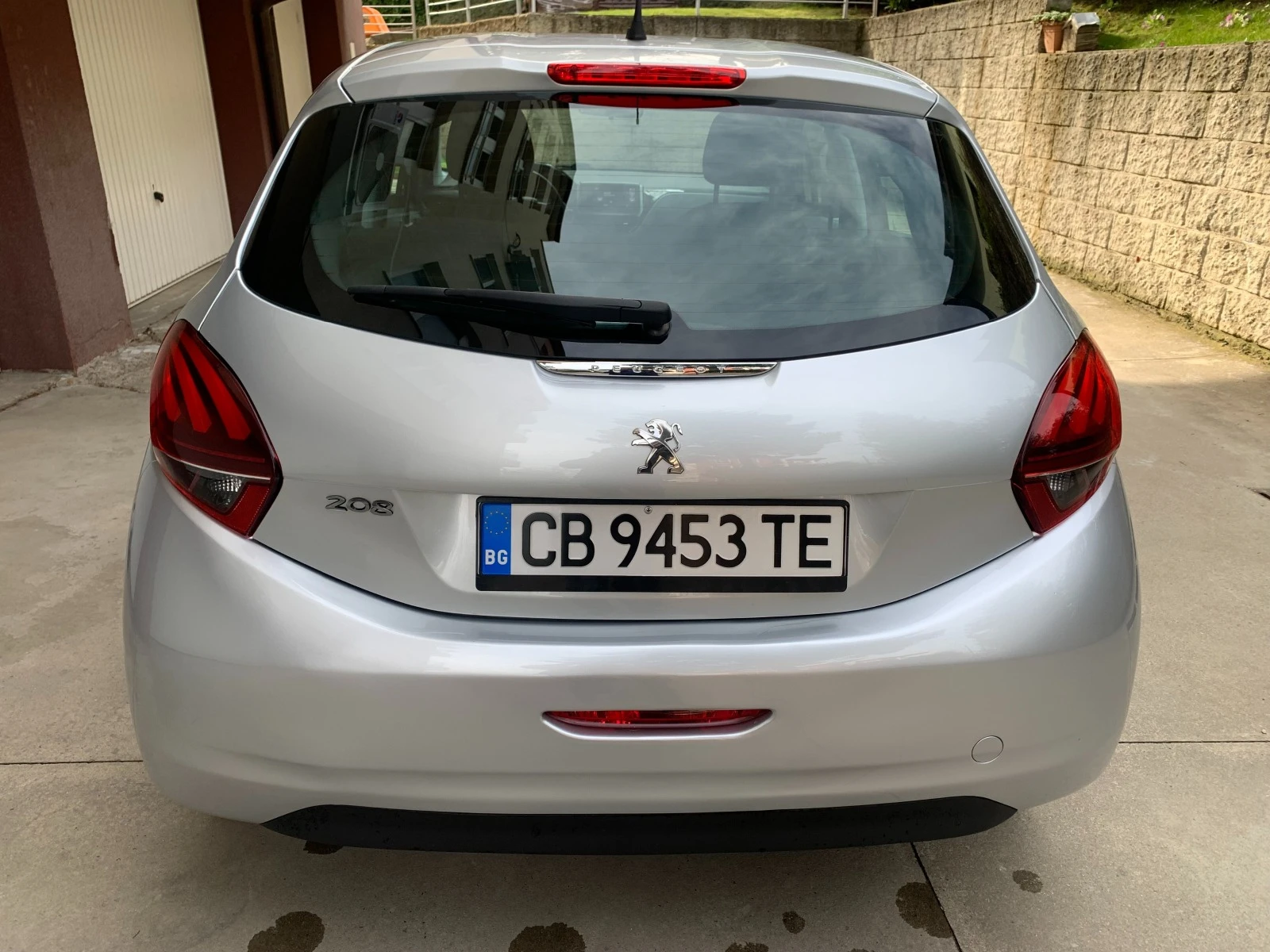 Peugeot 208 1, 6 eHDI - изображение 3