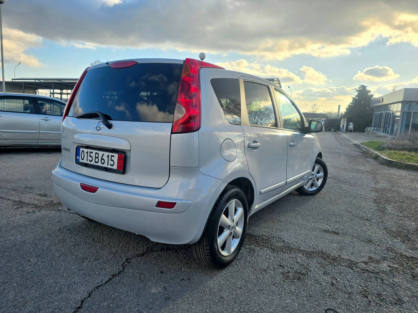 Nissan Note 1.4i ПЕРФЕКТЕН - изображение 4