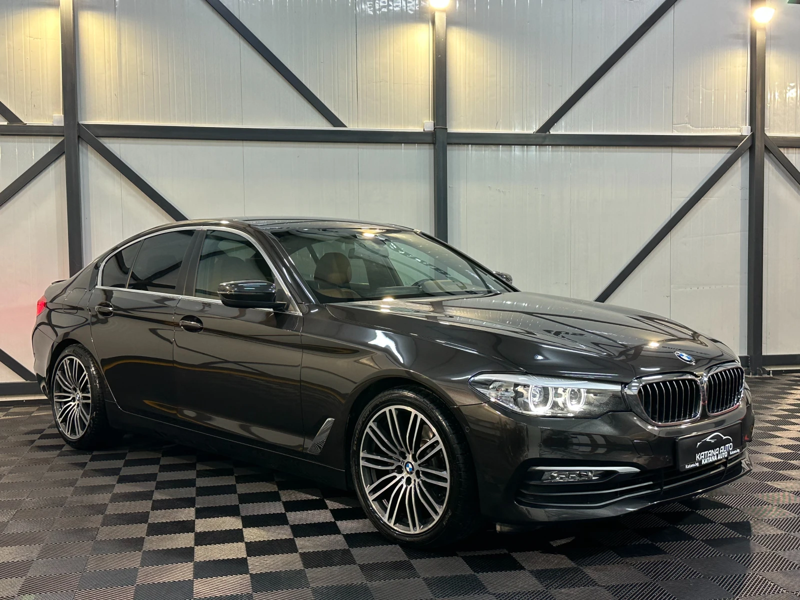 BMW 520 ПОДГРЕВ* САМОПАРКИРАНЕ* CARPLAY* КАМЕРА, снимка 2 - Автомобили и джипове - 49318678
