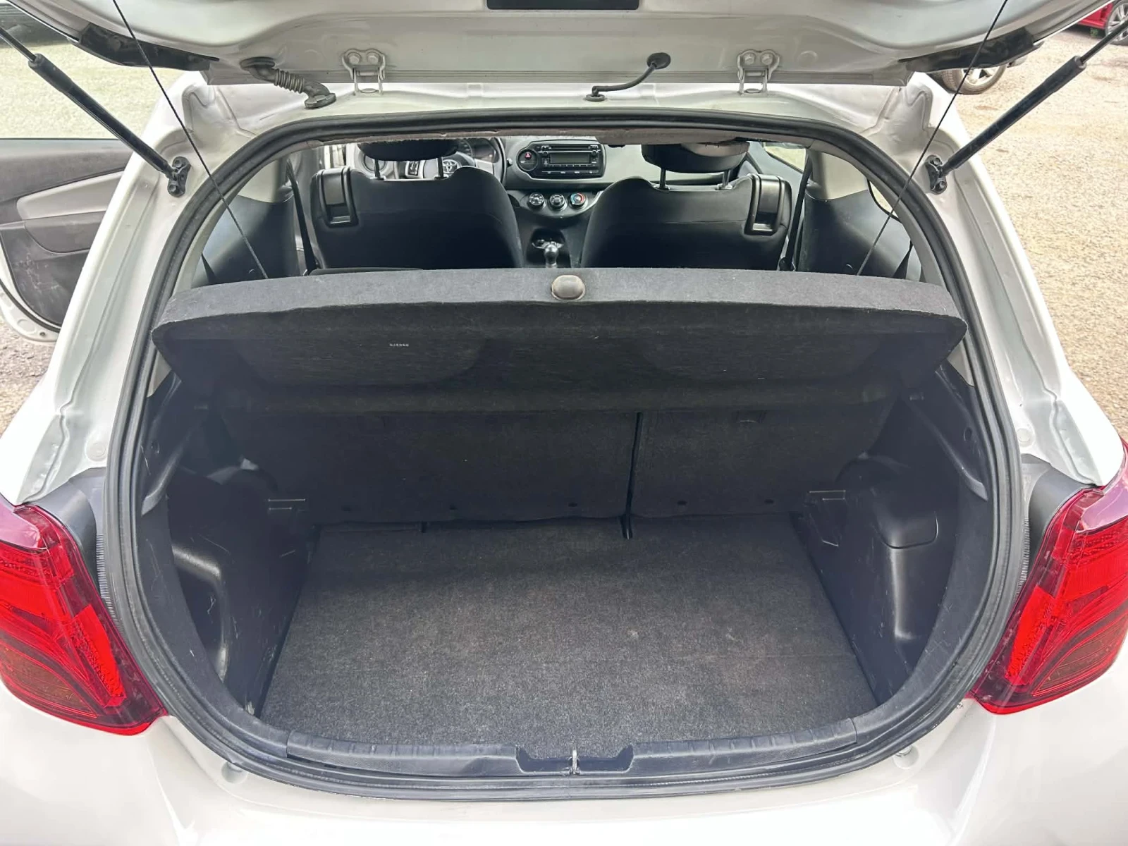 Toyota Yaris  - изображение 10