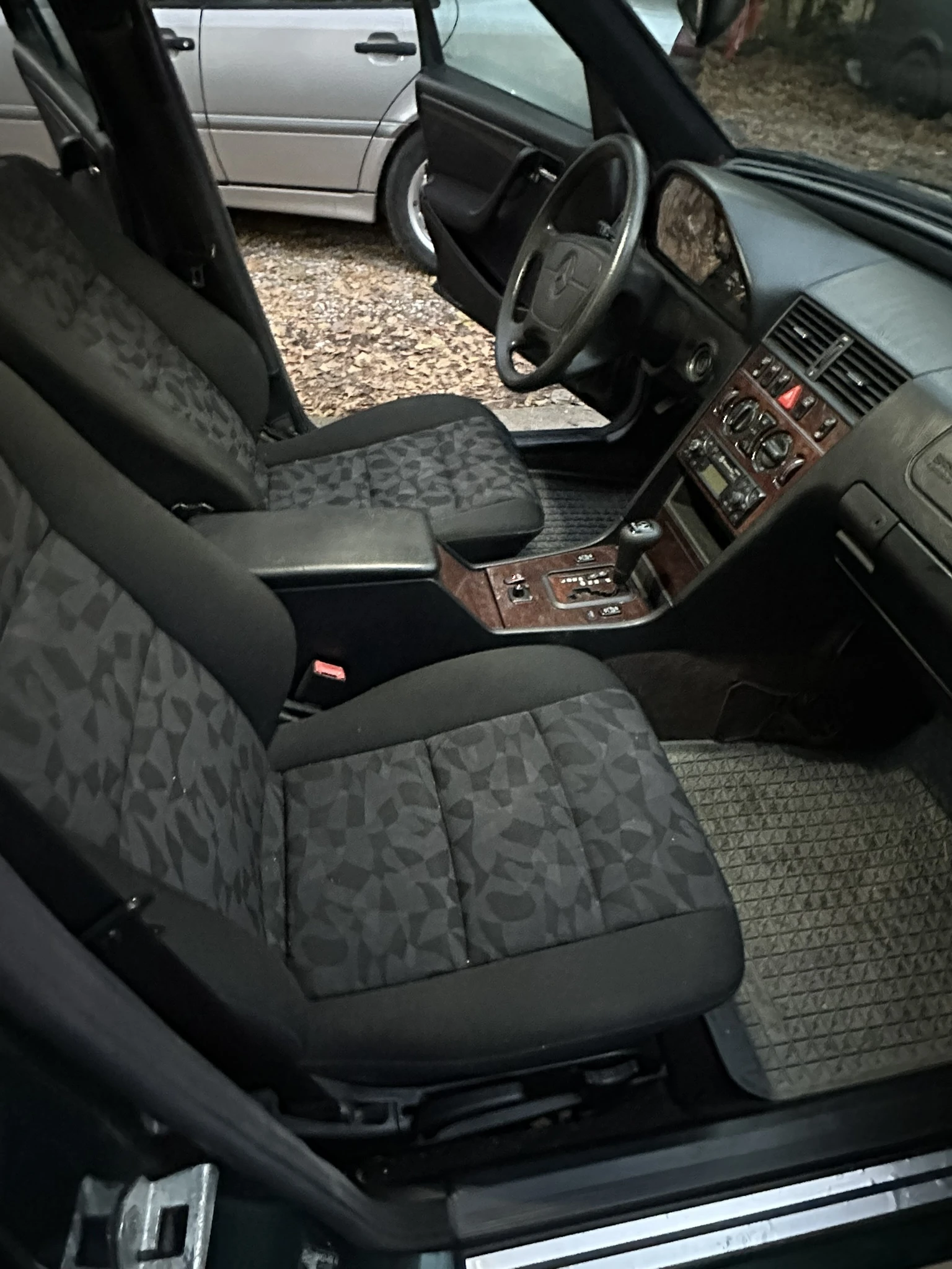 Mercedes-Benz C 180 Газ-Бензин, снимка 13 - Автомобили и джипове - 53728404