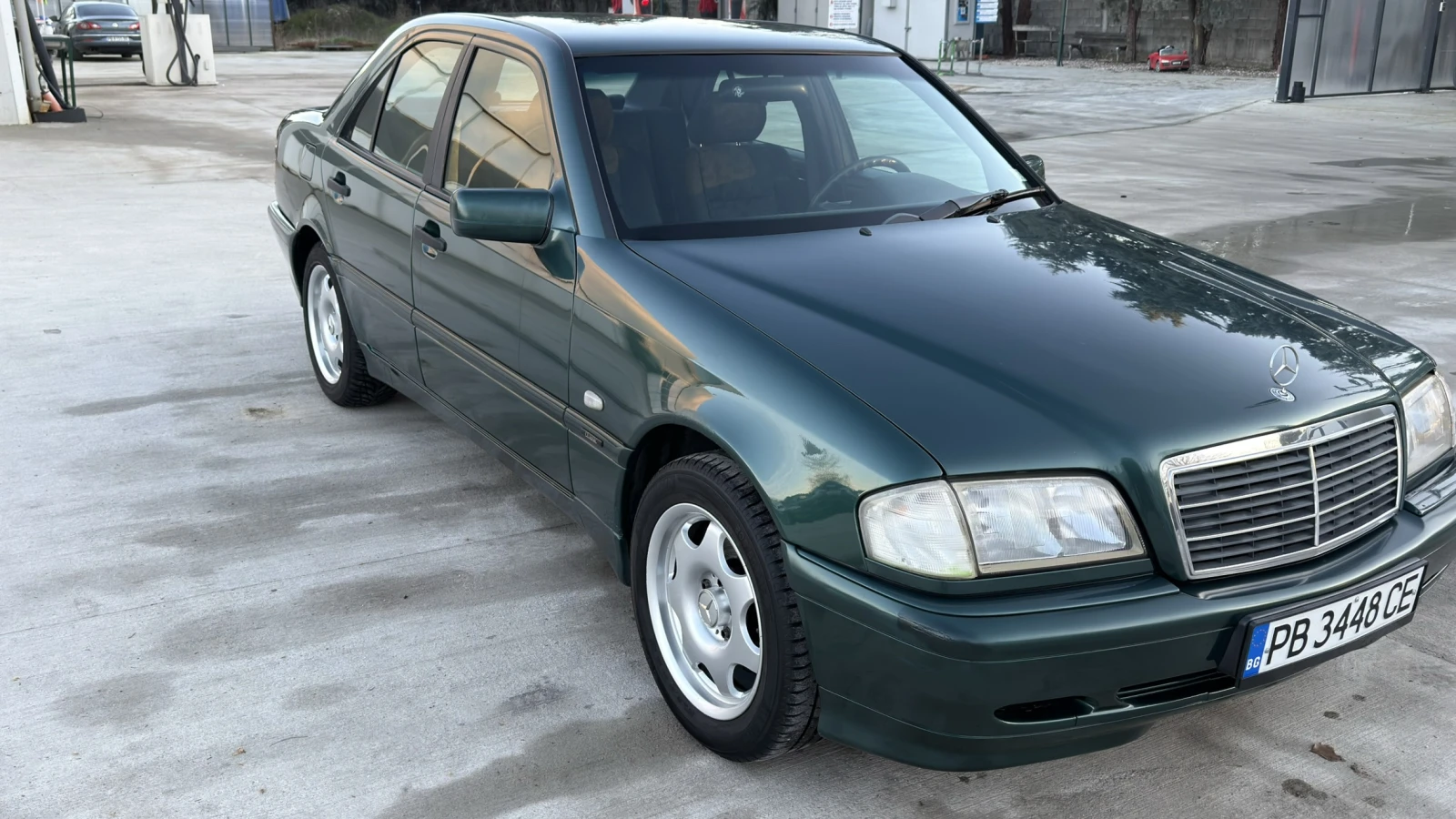 Mercedes-Benz C 180 Газ-Бензин, снимка 2 - Автомобили и джипове - 53728404