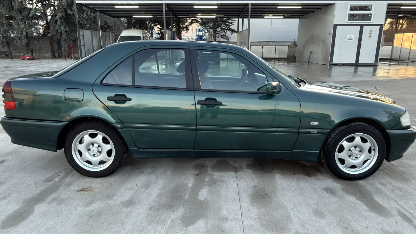 Mercedes-Benz C 180 Газ-Бензин, снимка 3 - Автомобили и джипове - 53728404