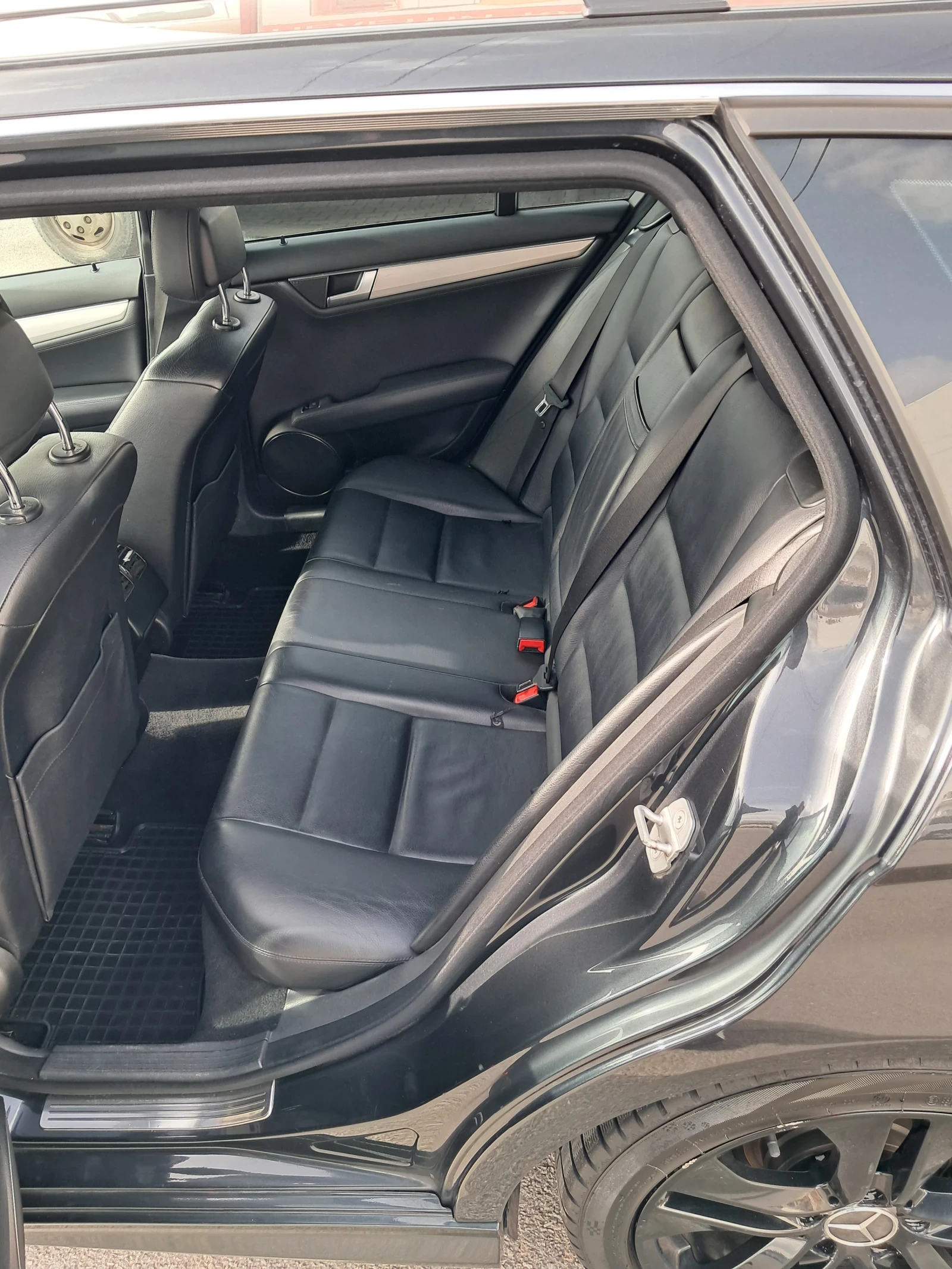 Mercedes-Benz C 250 W204 AMG 4MATIK, снимка 15 - Автомобили и джипове - 53917661