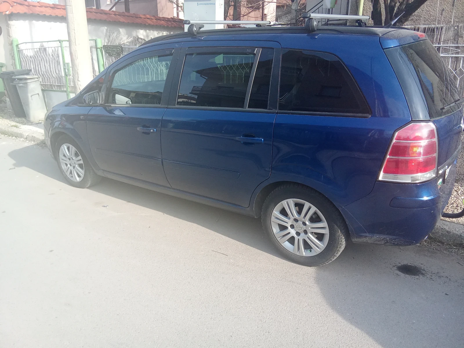 Opel Zafira 2.2 6-ск Бензин