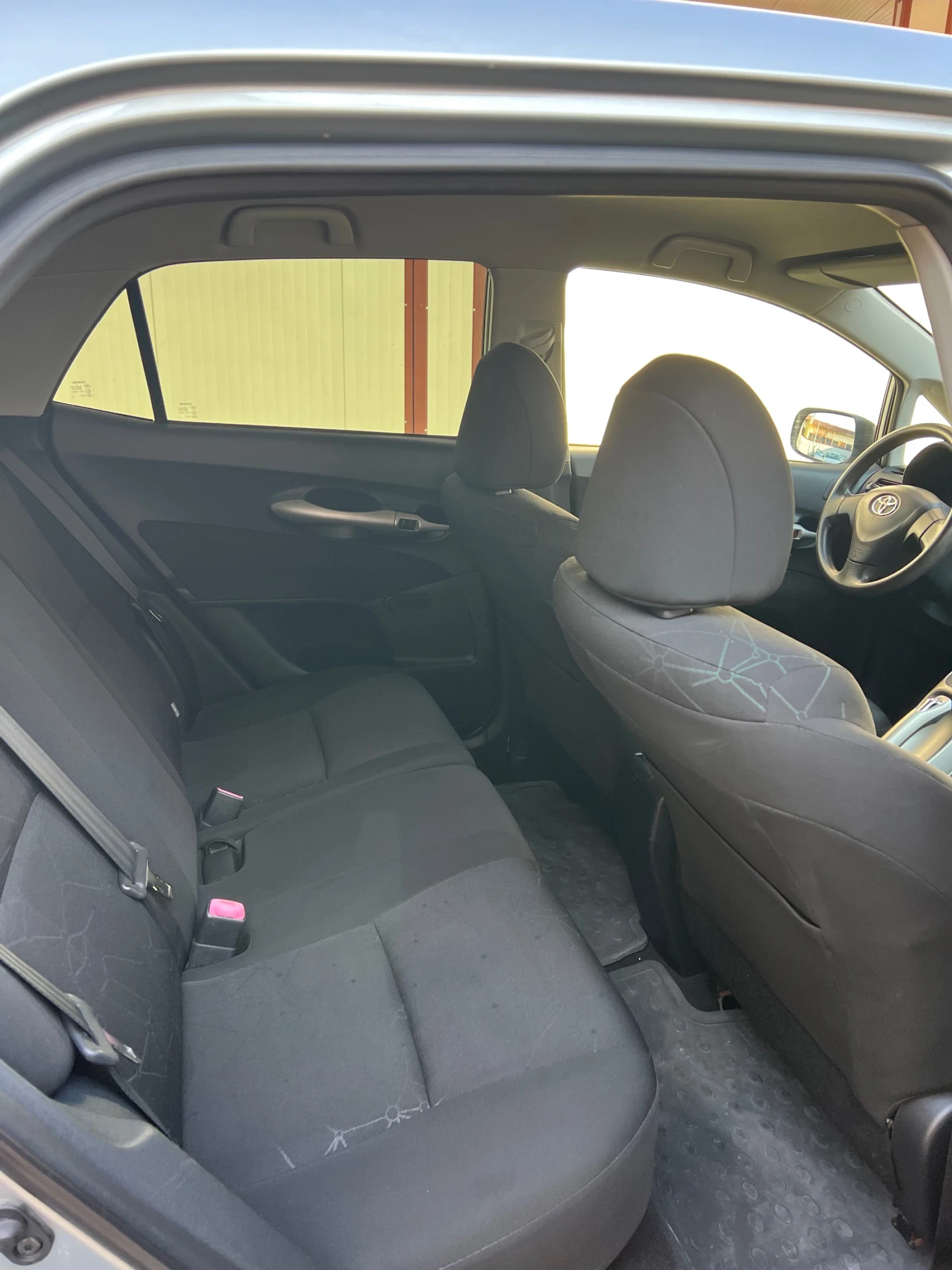 Toyota Auris 1400, снимка 8 - Автомобили и джипове - 54091226