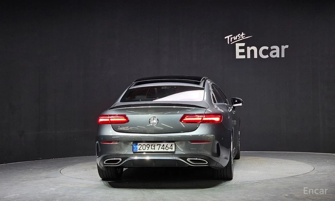 Mercedes-Benz E 220 Coupe* AMG PACK* BURMESTER* HEAD-UP* DISTRONIC* , снимка 4 - Автомобили и джипове - 54217464