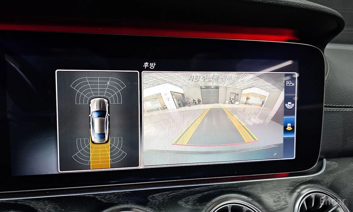 Mercedes-Benz E 220 Coupe* AMG PACK* BURMESTER* HEAD-UP* DISTRONIC* , снимка 12 - Автомобили и джипове - 54217464