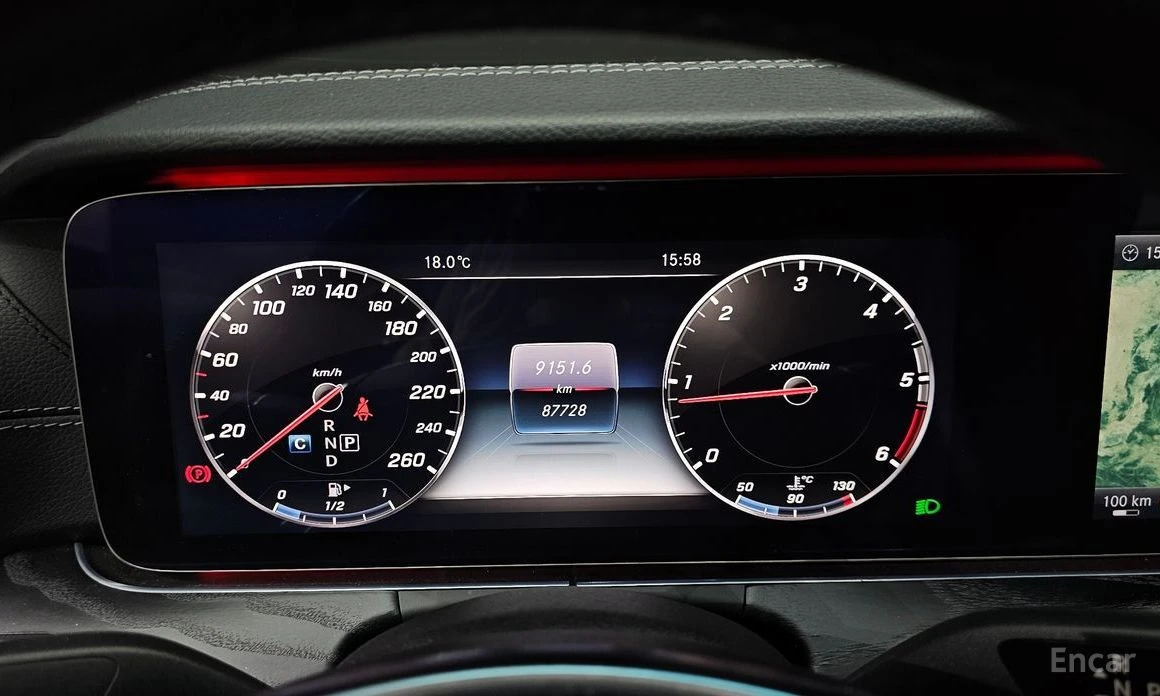 Mercedes-Benz E 220 Coupe* AMG PACK* BURMESTER* HEAD-UP* DISTRONIC* , снимка 9 - Автомобили и джипове - 54217464