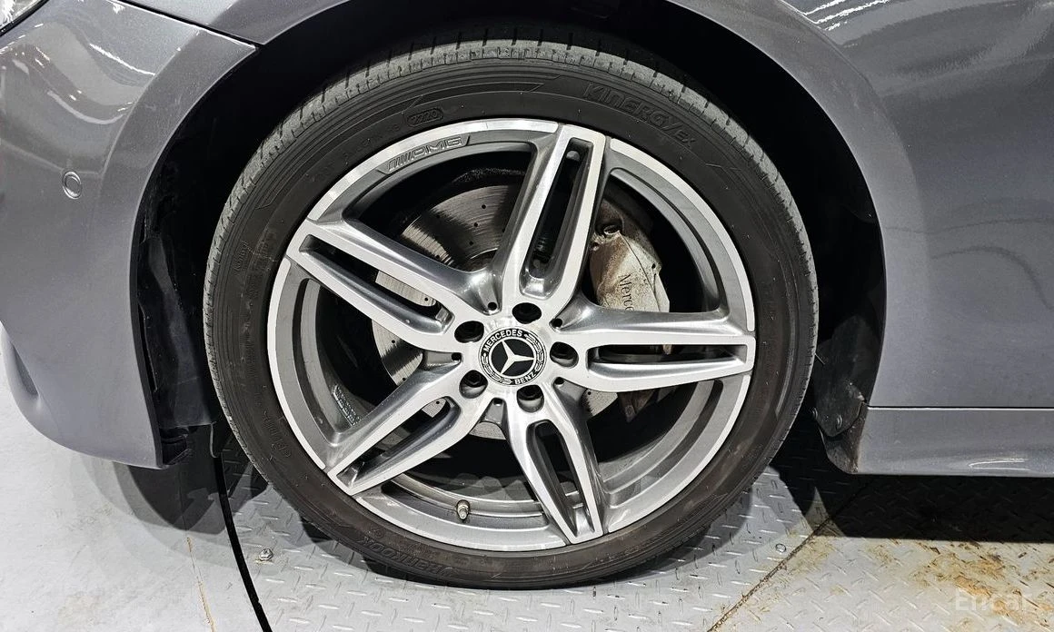 Mercedes-Benz E 220 Coupe* AMG PACK* BURMESTER* HEAD-UP* DISTRONIC* , снимка 5 - Автомобили и джипове - 54217464