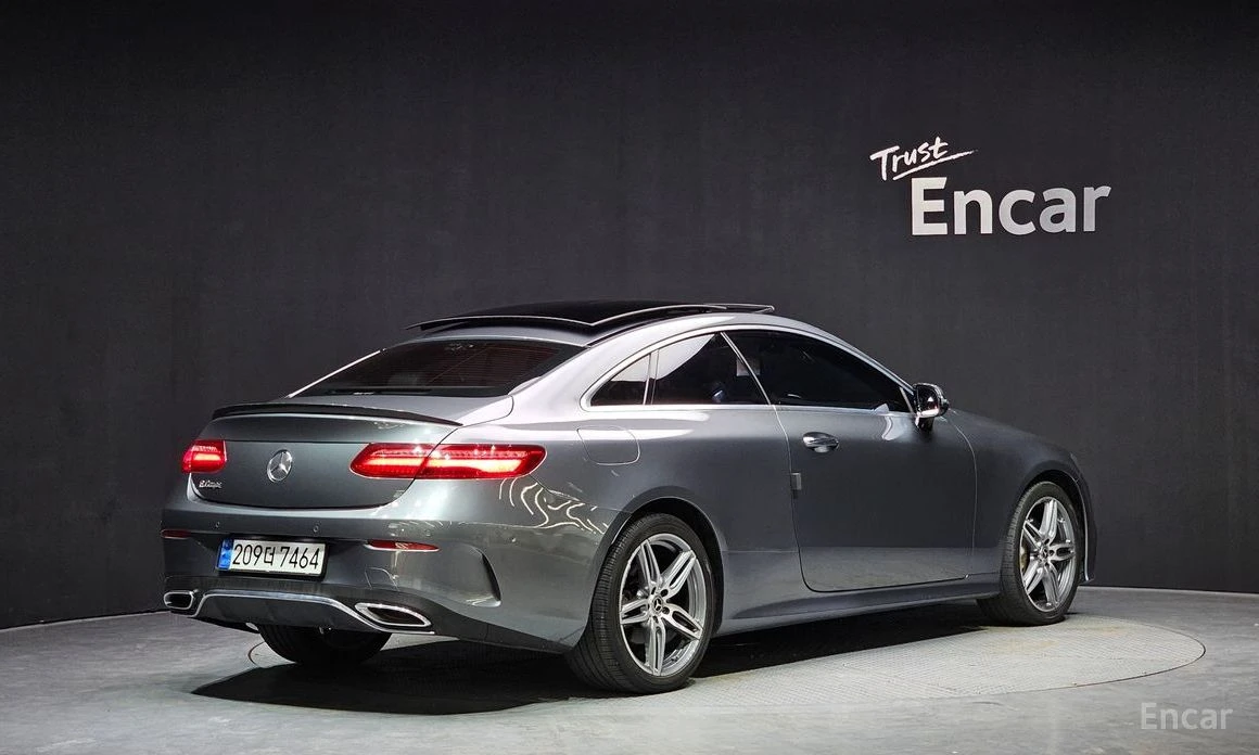 Mercedes-Benz E 220 Coupe* AMG PACK* BURMESTER* HEAD-UP* DISTRONIC* , снимка 3 - Автомобили и джипове - 54217464