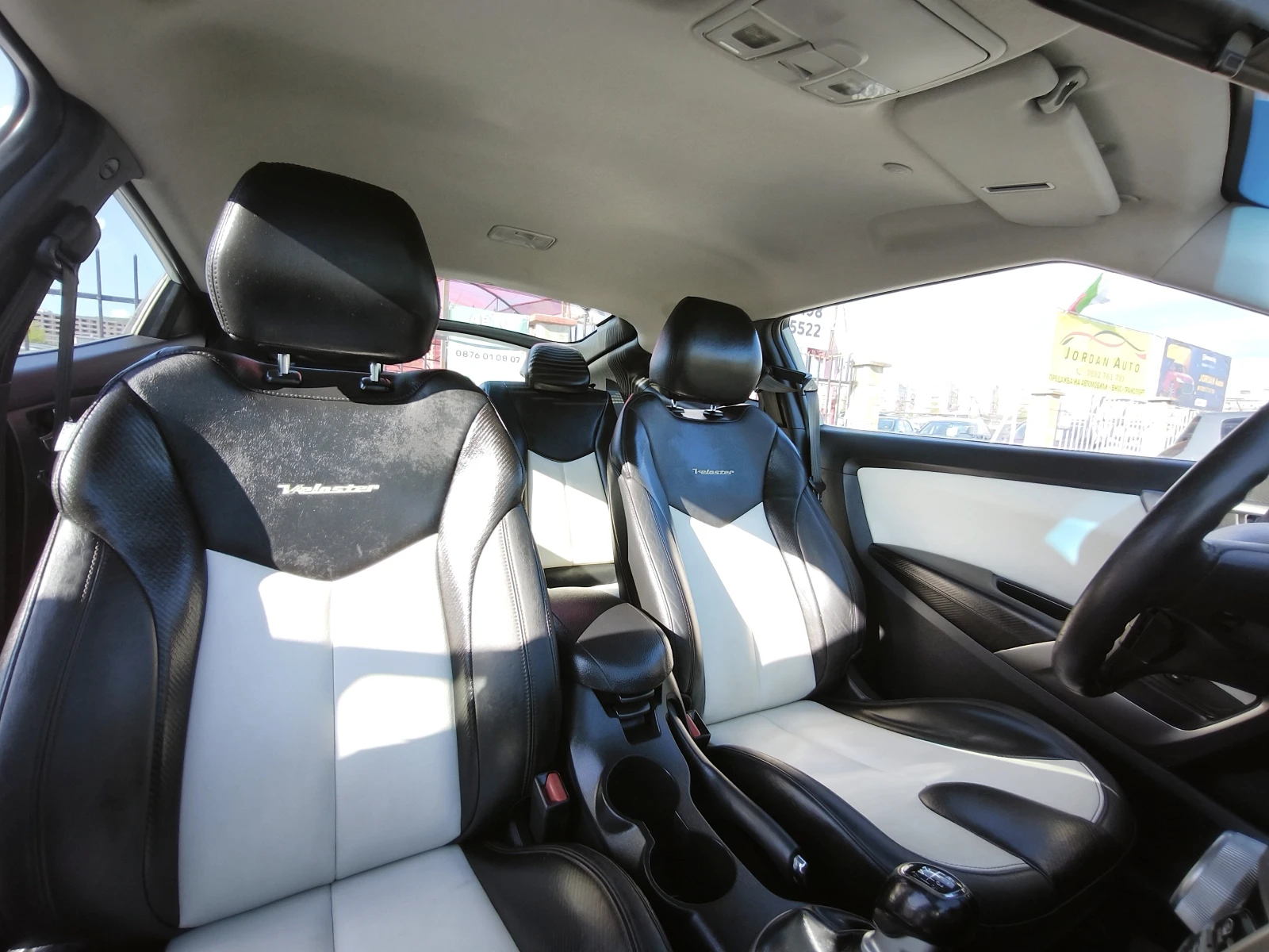 Hyundai Veloster  1.6i EURO5-LED-NAVI, снимка 17 - Автомобили и джипове - 54753574
