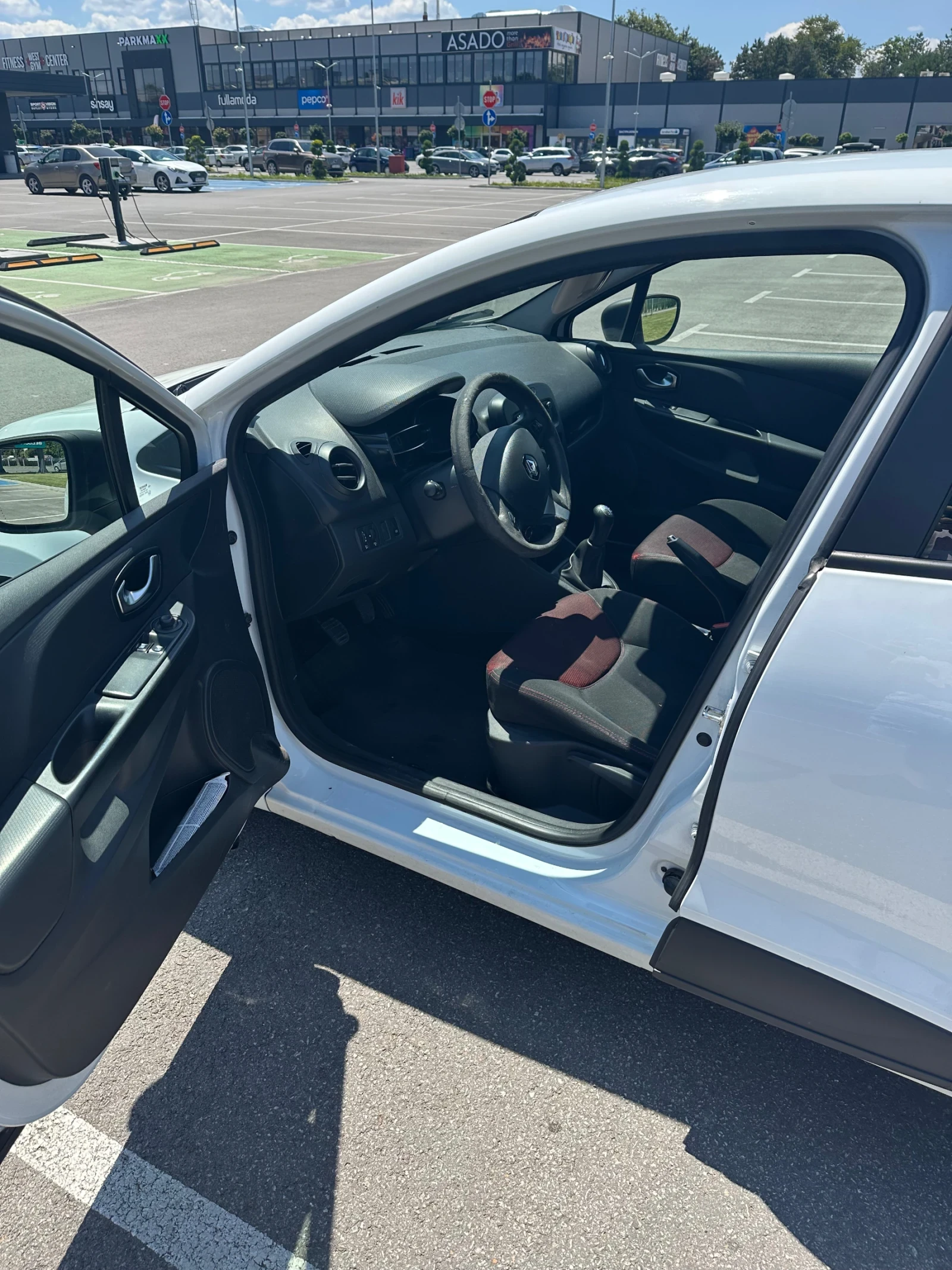 Renault Clio 1.5 dCi, снимка 4 - Автомобили и джипове - 55393945