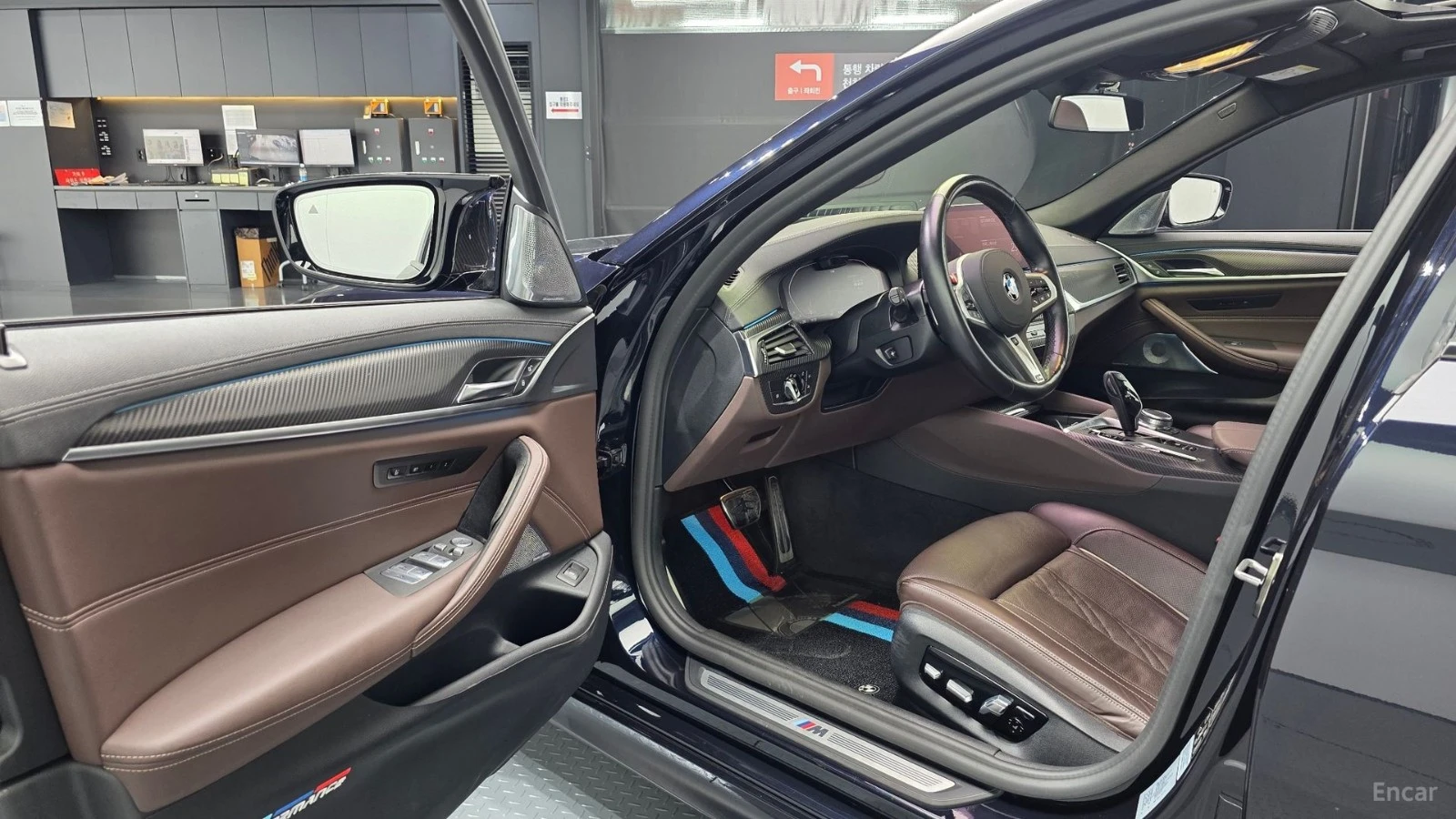 BMW 530 Xi* M-SPORT* ПОДГРЕВ* ОБДУХВАНЕ* ШИБИДАХ* 360* HUD, снимка 10 - Автомобили и джипове - 55485432