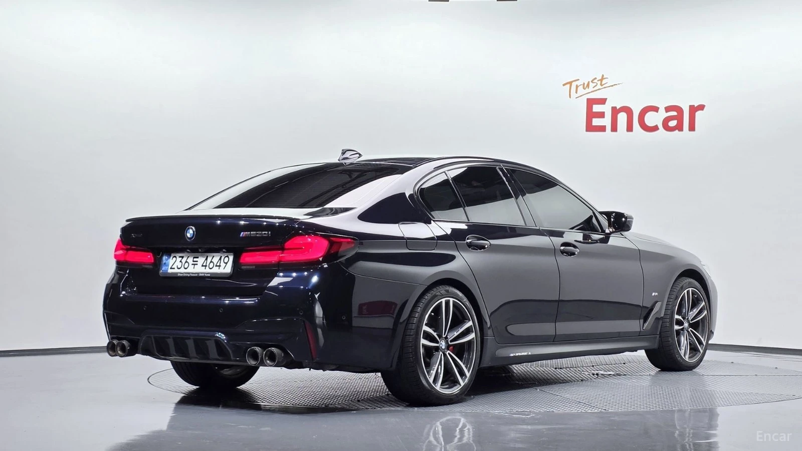 BMW 530 Xi* M-SPORT* ПОДГРЕВ* ОБДУХВАНЕ* ШИБИДАХ* 360* HUD, снимка 2 - Автомобили и джипове - 55485432
