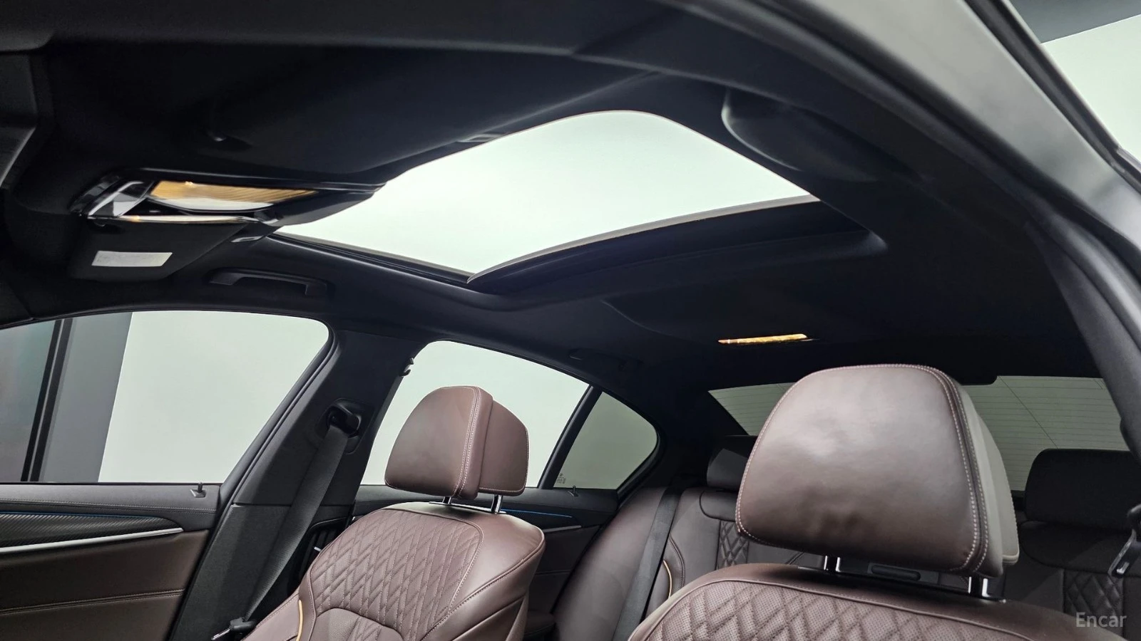 BMW 530 Xi* M-SPORT* ПОДГРЕВ* ОБДУХВАНЕ* ШИБИДАХ* 360* HUD, снимка 17 - Автомобили и джипове - 55485432
