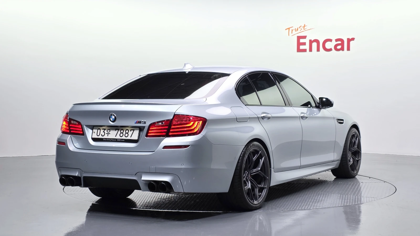 BMW M5 360* SOFT CLOSE* HUD* ЕЛ. БАГАЖНИК* КРАЙНА ЦЕНА, снимка 2 - Автомобили и джипове - 55496072